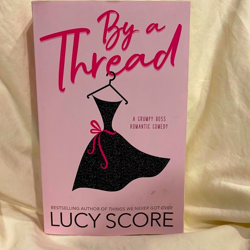 Lucy Score - By a Thread book